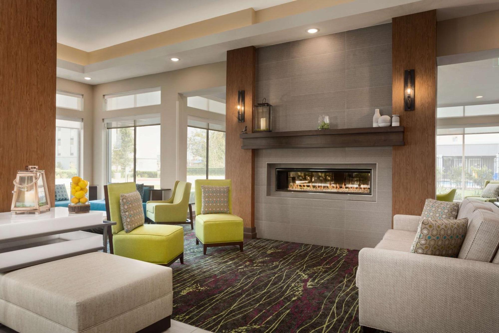 Hilton Garden Inn Houston-Baytown Exterior photo