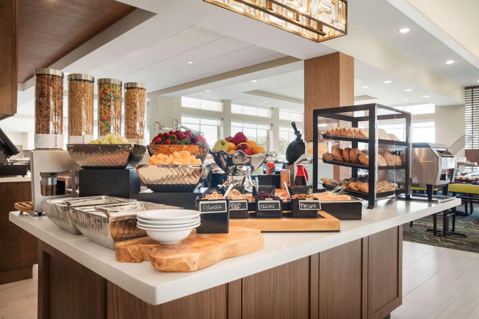 Hilton Garden Inn Houston-Baytown Exterior photo