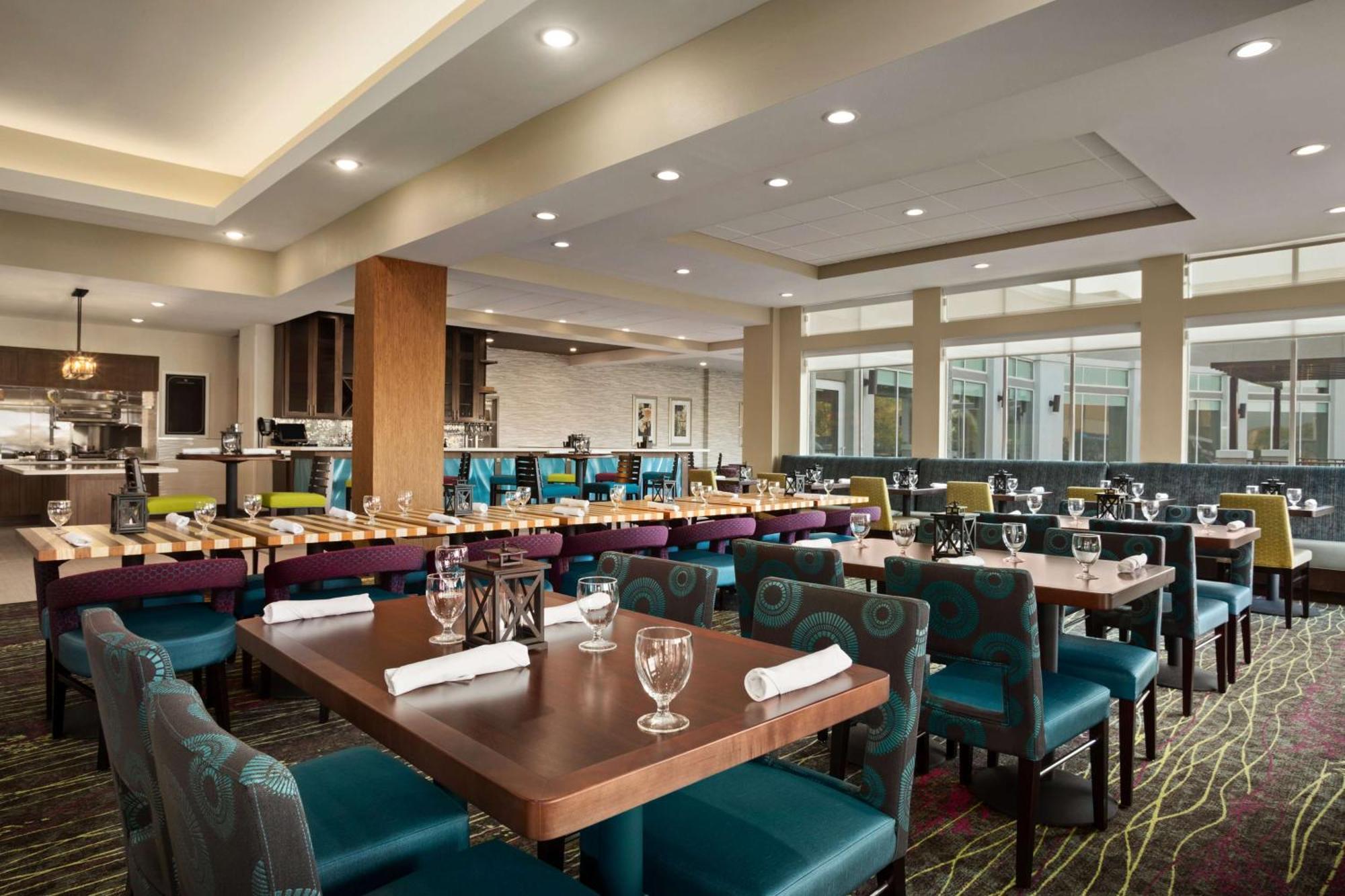 Hilton Garden Inn Houston-Baytown Exterior photo